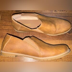 Cushionaire Tan Leather Loafers for Women